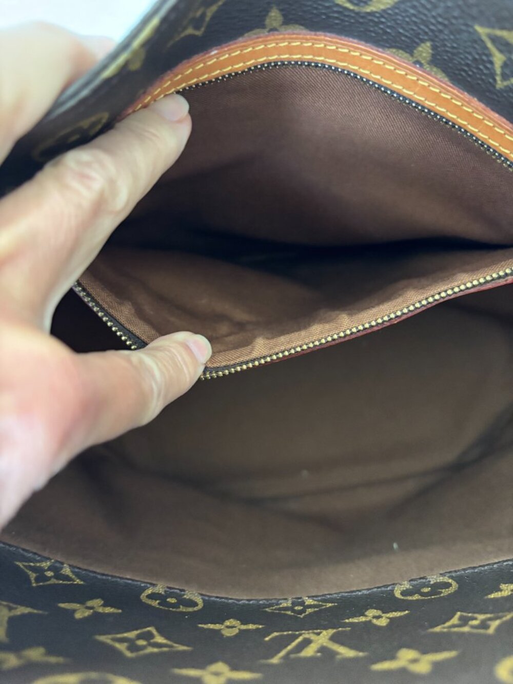 Large Louis Vuitton Monogram Tote - Picture 5 of 10
